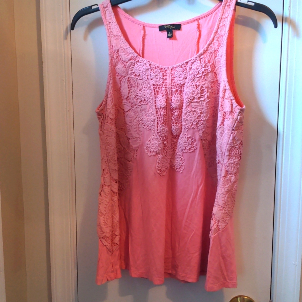 Crochet detail tank